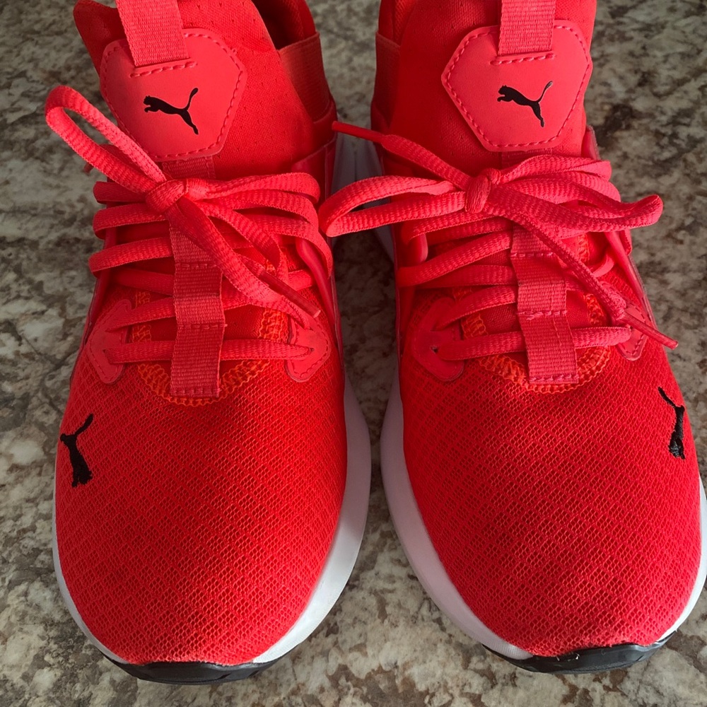 Puma HOT PINK size 7.5 Women’s
